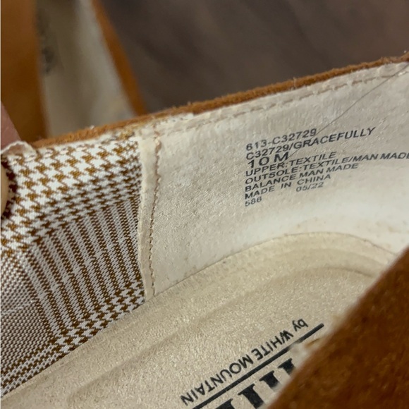 Cliffs by White Mountain Brown Suede Slip On Shoes For Woman Size 10M - Picture 5 of 7